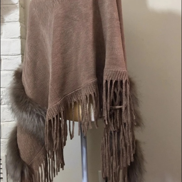 Faux Fur Fringed Poncho NEW - Picture 4 of 5